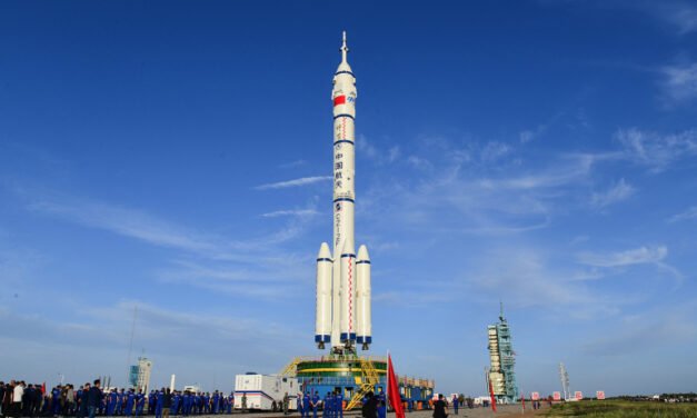 چین نے شینزہو۔12 انسانی خلائی جہاز روانہ کیا