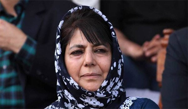 مزار شہدا کو بند کر کے کشمیر کی تاریخ کو مسخ کرنے کی کوشش کی جا رہی ہے: محبوبہ مفتی