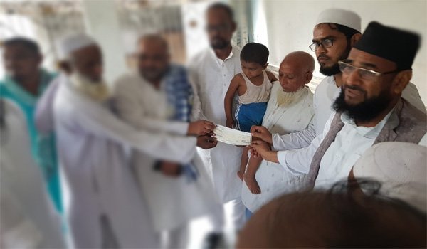 ماب لنچنگ کے مقتول محمد انور اور صنوبر خاتون کے اہل خانہ کو امارت شرعیہ نے دیا پچاس۔ پچاس ہزار