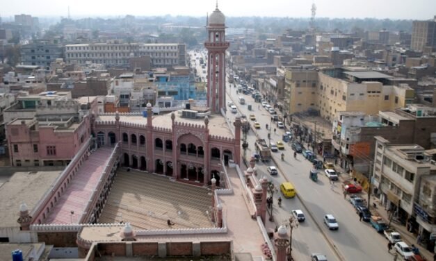 پشاور کی کارخانو مارکیٹ میں دھماکہ میں پولیس اہلکار ہلاک