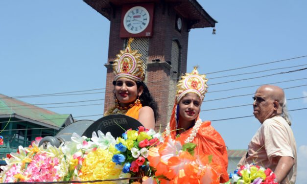جنم اشٹمی کا تہوار: کشمیری پنڈت برادری نے دو سال بعد شوبھا یاترا نکالی