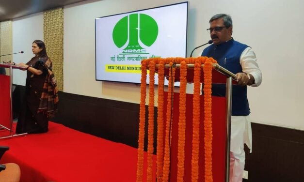 ستیش اپادھیائے نے این ڈی ایم سی کے وائس چیئرمین کا حلف لیا