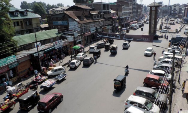 کشمیر میں تیسرے روز بھی جزوی پابندیاں اور ہڑتال