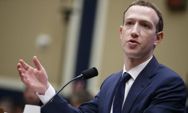 زکربرگ نے کمپنی کے منافع کو ترجیح دینے کے الزام کی تردید کی