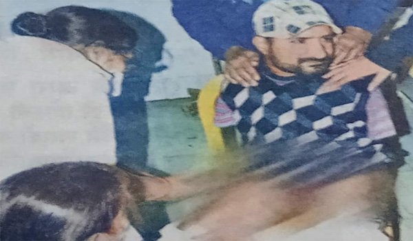 مظفرپور کے محمد آفتاب نے پاؤں میں لگوائی کورونا ویکسین