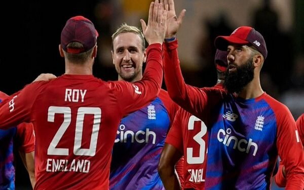 انگلینڈ نے چوتا ٹی 20 جیت کر سیریز میں 2-2 سے برابری کی