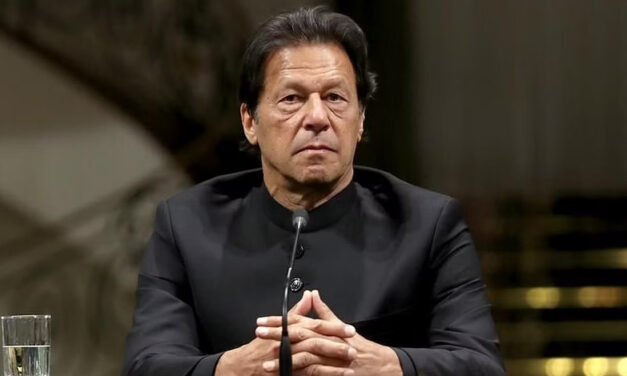 عمران خان کے خلاف تحریک عدم اعتماد کی مخالفت میں عرضی دائر