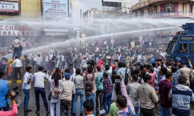 بہار میں ٹیچر امیدواروں کے مظاہرے میں لاٹھی چارج ، 25 زخمی