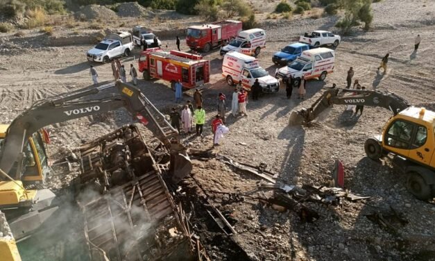 پاکستان کے بلوچستان میں بس کھائی میں گری، 40 افراد ہلاک، 4 زخمی