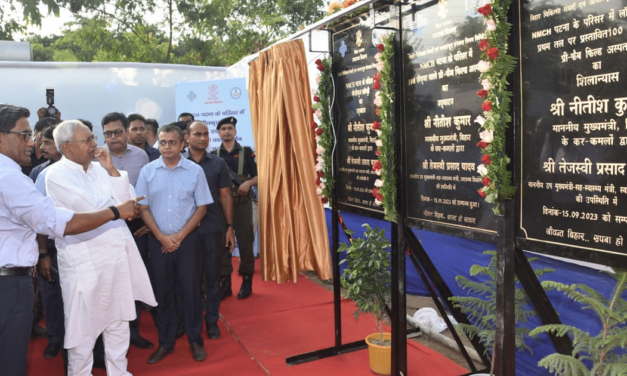 نتیش نے نالندہ میڈیکل کالج و اسپتال میں مختلف منصوبوں کا سنگ بنیاد رکھااور افتتاح کیا